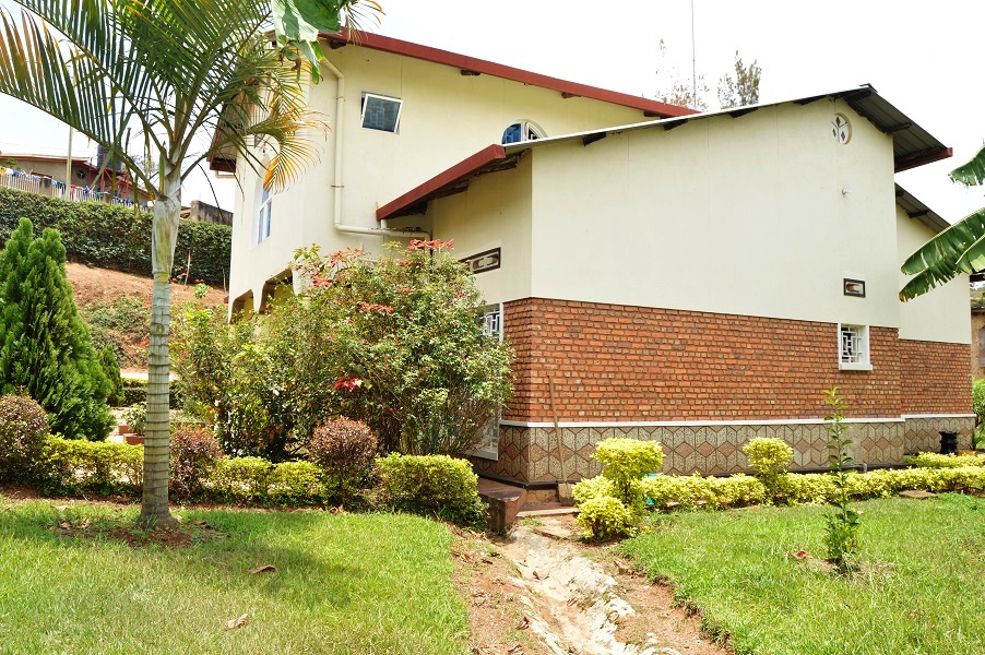 A FIVE BEDROOM HOUSE FOR SALE AT KABEZA